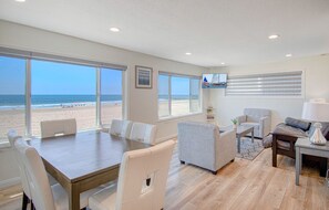Dining - Spectacular oceanfront upper unit with amazing views from awesome roof top deck! (Newport Beach)