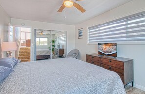 3 bedrooms, iron/ironing board, free WiFi, bed sheets - Spectacular oceanfront upper unit with amazing views from awesome roof top deck! (Newport Beach)