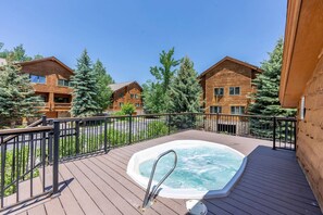 Outdoor spa tub - *Free Ski Rental* Perfect For Families – 5 Min to Skiing at Canyons, Nintendo, Hot Tub, Free Shuttle (Park City)