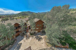 Exterior - *Free Ski Rental* Perfect For Families – 5 Min to Skiing at Canyons, Nintendo, Hot Tub, Free Shuttle (Park City)