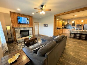 电视、壁炉、桌上足球