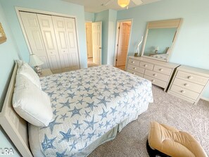 4 bedrooms, iron/ironing board, internet, bed sheets