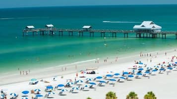 Beach nearby, sun loungers, beach towels