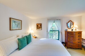 3 slaapkamers, een strijkplank/strijkijzer, internet, beddengoed