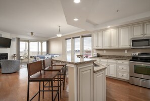 Mikrobølgeovn og oppvaskmaskin