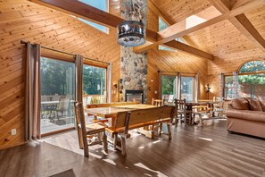 Dining - Champagne Chalet @ Spring Brook Resort (Wisconsin Dells)
