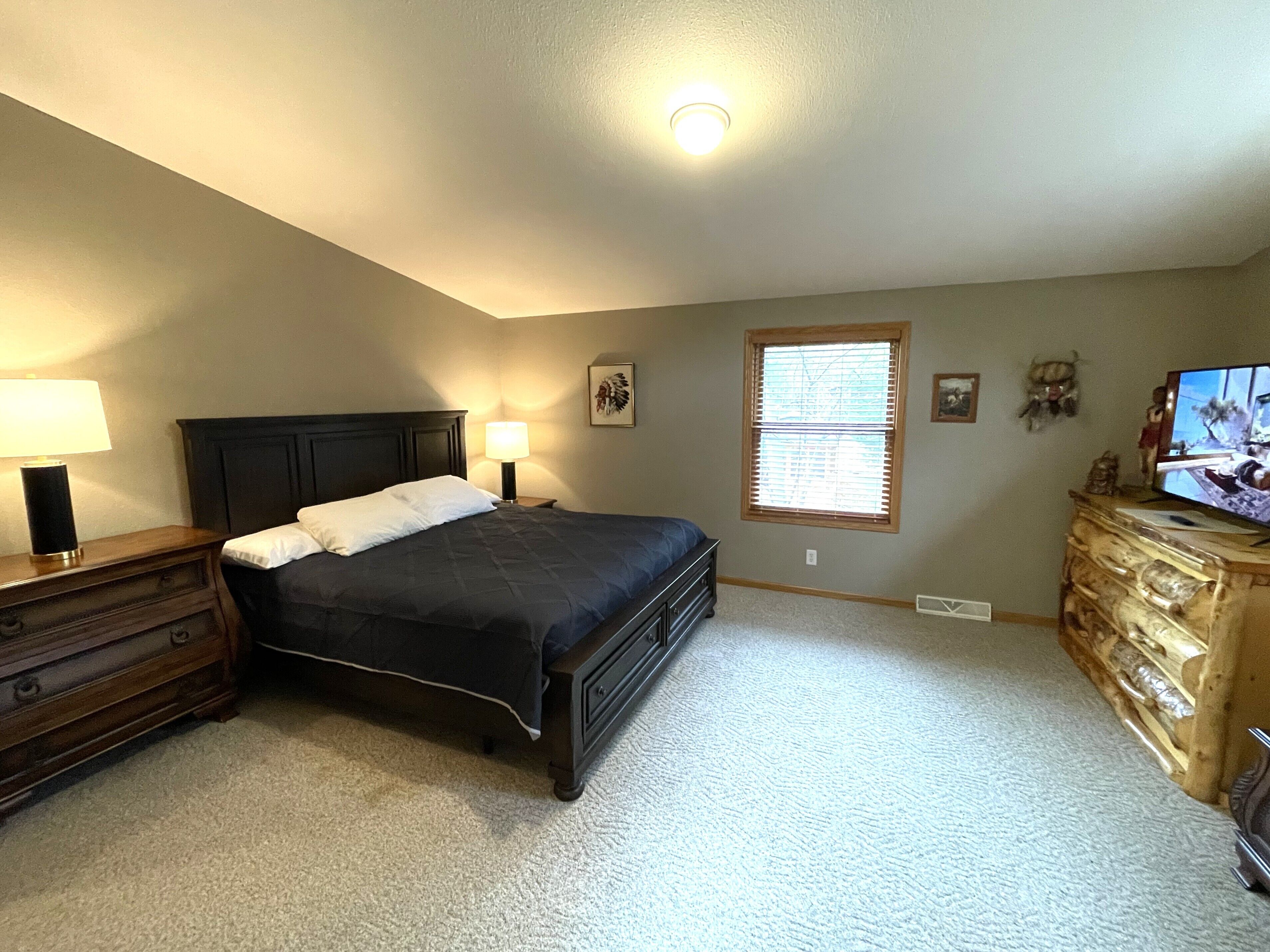 6 bedrooms, iron/ironing board, free WiFi, bed sheets