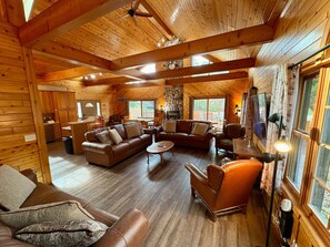 TV, fireplace, table tennis - Champagne Chalet @ Spring Brook Resort (Wisconsin Dells)