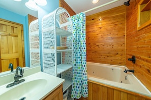 Bathroom - Blue Moon - Corolla, Crown Point, 240 Yds to Beach, Hot Tub, Pets OK, Community Pool and Tennis (Corolla)
