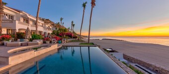 Family Friendly 3 BR Beachfront Villas del Mar 471 w/ Pool, Gas BBQ + More!