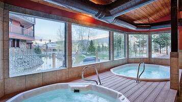 Indoor spa tub