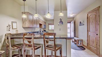 Microwave, stovetop, dishwasher, coffee/tea maker