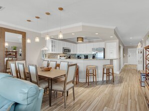 Dining - Beautifully Decorated! Gulf Views & Free Seasonal Beach Service!! (Miramar Beach)