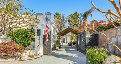 Golf, Shop & Hike: Sleek Rancho Mirage Studio
