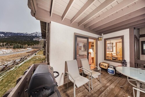 Nez Perce D3: Teton Village - Tilava huoneisto, josta on upeat näkymät - uima-allas ja porealtaat!