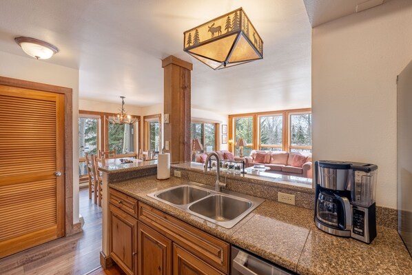 Interior - Nez Perce D3: Teton Village- Spacious- Great Views- Pool, Hot Tub Access (Teton Village)