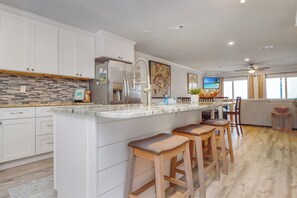 Refrigerador, microondas, horno y lavavajillas