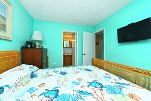 2 bedrooms, iron/ironing board, WiFi, bed sheets - Spacious, comfy 2 bedroom condo with free WiFi and a wide balcony located midtown on the ocean block just a short walk to the beach! (Ocean City)