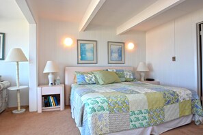 4 bedrooms, WiFi, bed sheets - Comfy, spacious 4 bedroom oceanfront townhouse with free WiFi and breathtaking ocean views located downtown just steps from the beach! (Ocean City)
