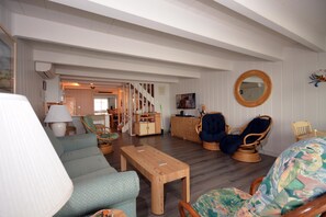 TV, DVD player - Comfy, spacious 4 bedroom oceanfront townhouse with free WiFi and breathtaking ocean views located downtown just steps from the beach! (Ocean City)