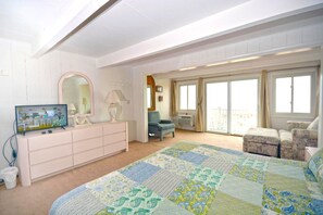 4 bedrooms, WiFi, bed sheets - Comfy, spacious 4 bedroom oceanfront townhouse with free WiFi and breathtaking ocean views located downtown just steps from the beach! (Ocean City)