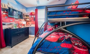 6 habitaciones, tabla de planchar con plancha, wifi y ropa de cama 