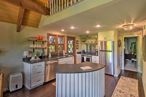 Fridge, microwave, stovetop, dishwasher - Sky Valley Home w/ Stunning Views - 1 Mi to Resort (Sky Valley)