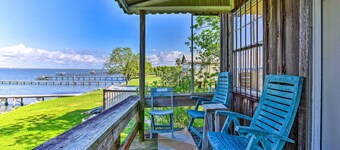 Fishing Pier, Kayaks: Bayfront Home in Palacios!