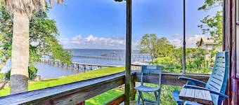 Fishing Pier, Kayaks: Bayfront Home in Palacios!