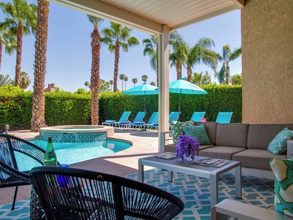 Een verwarmd zwembad