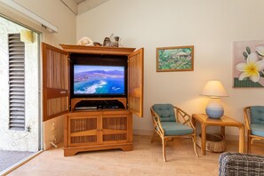 Smart TV, DVD player - Hale Kamaole 222 Second floor condo, easy access to best beach on Maui! (Kihei)