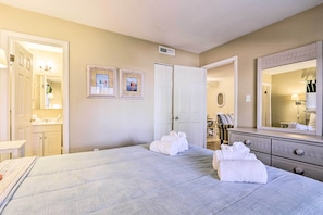 2 bedrooms, iron/ironing board, Internet, bed sheets - Walk to Beach: Resort-Style Hilton Head Condo! (Hilton Head Island)