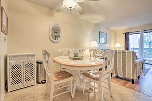 Dining - Walk to Beach: Resort-Style Hilton Head Condo! (Hilton Head Island)