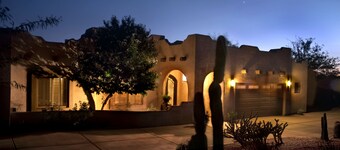 A Scottsdale/Cave-creek Resort Like Setting For Your Next Visit!