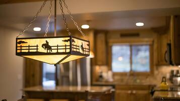 雪櫃、微波爐、焗爐、爐具