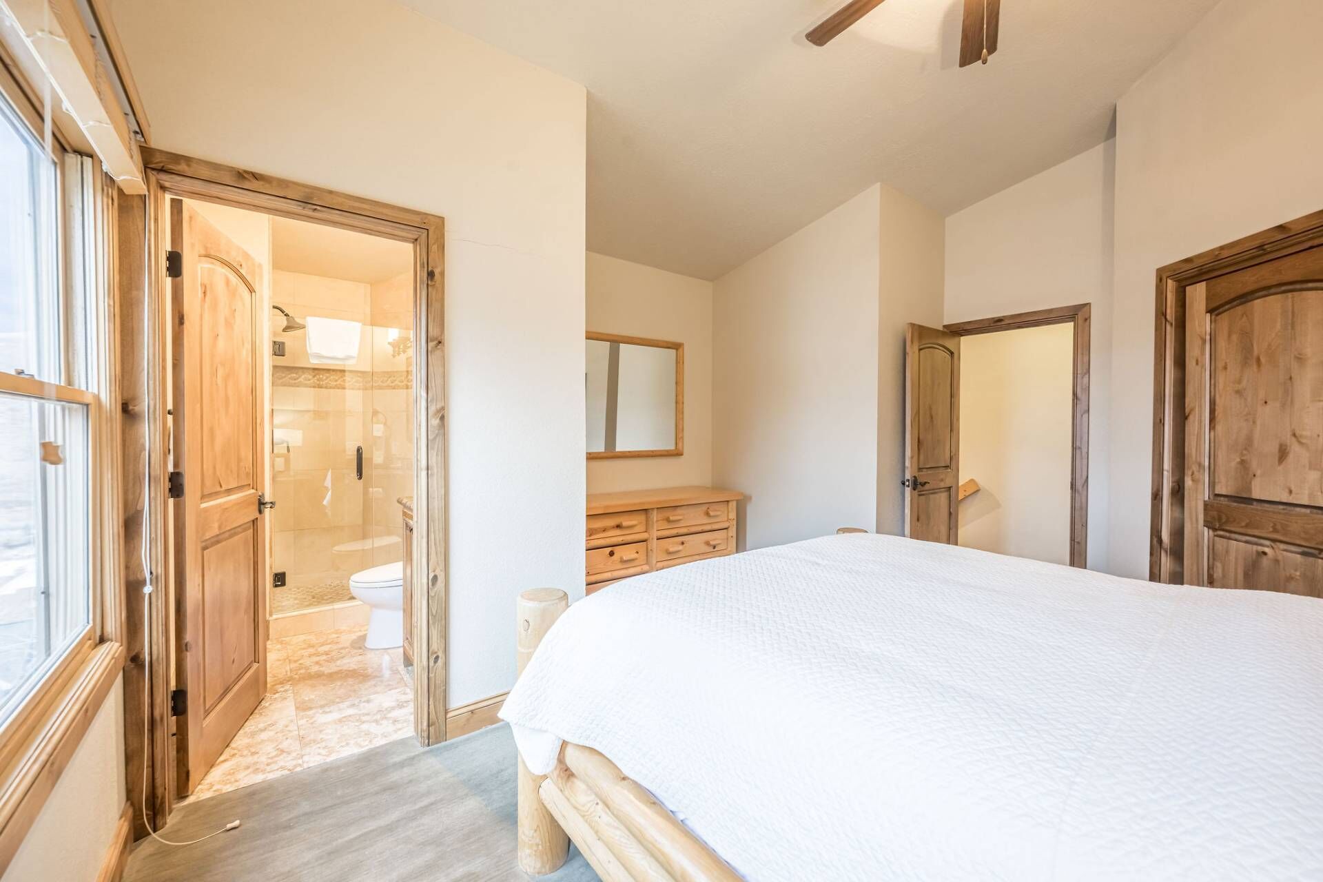 5 chambres, fer et planche à repasser, Wi-Fi gratuit, draps fournis