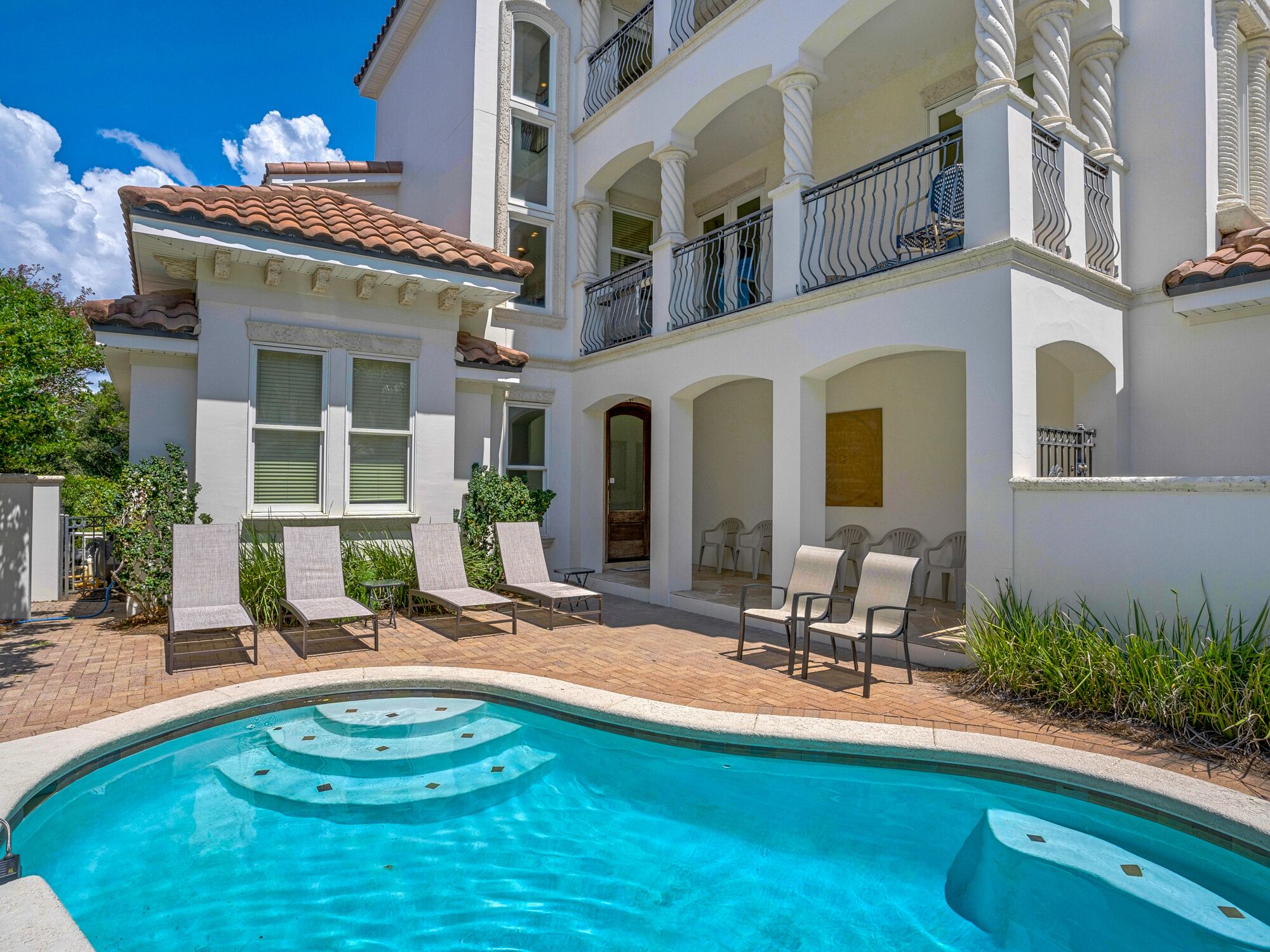 0.1 Mi to Beach, Pool, Beach Views, Upscale Home, Chair Service, Grill, Tennis