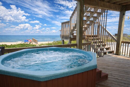 Nags Head MP 11, Oceanfront, Private Pool, Hot Tub, Free Pool Heat-Select Weeks, Pets OK
