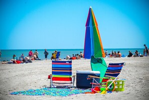 Solstolar och strandhanddukar
