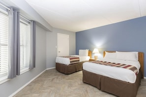 3 bedrooms, iron/ironing board, internet, bed sheets