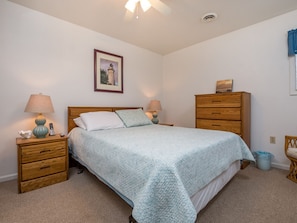 2 bedrooms, iron/ironing board, internet