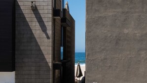 A building with a view of the ocean.