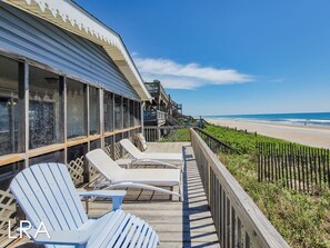 Property grounds - Tan-N-Sand - Stylish Oceanfront Beach Cottage! (Surf City)