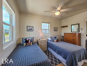 2 bedrooms, iron/ironing board, WiFi, bed sheets - Tan-N-Sand - Stylish Oceanfront Beach Cottage! (Surf City)