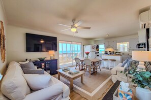 DVD player, books - Tan-N-Sand - Stylish Oceanfront Beach Cottage! (Surf City)