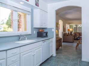 Fridge, microwave, oven, stovetop - Reeves Garden House – Celebrity Pedigree (Palm Springs)
