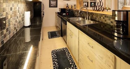 Alforfón 1823: 2Br + Loft - The Aspens - Diseño occidental renovado - Corto paseo hasta el servicio de traslado de esquí
