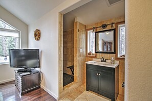 Free toiletries, hair dryer, towels - 1 Mi to Mtn, 1 More to Shore! Luxury Tahoe Home (South Lake Tahoe)