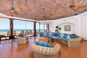 Interior - Whale of a Tale features panoramic beach views with floor to ceiling windows! (Puerto Peñasco)