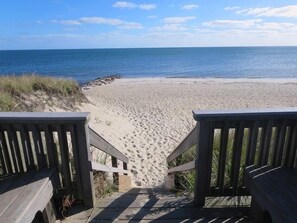 Una spiaggia nelle vicinanze